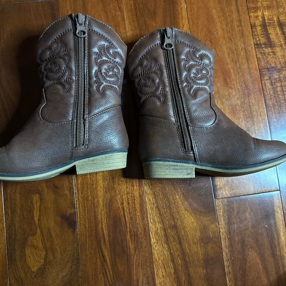 Brown Western Style Boots - Picture 7 of 8